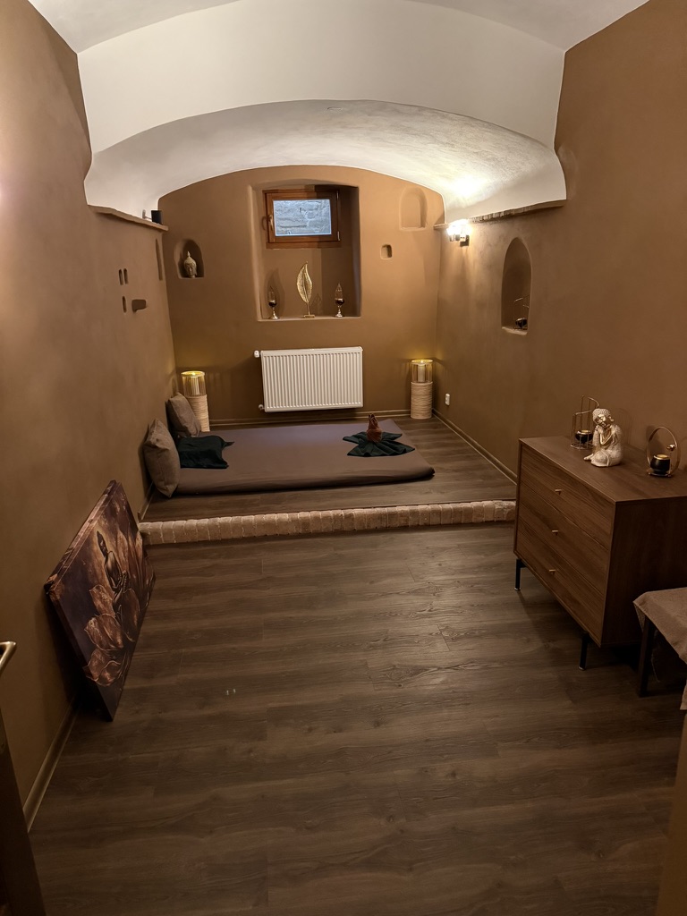 Masážní studio, Praha 2